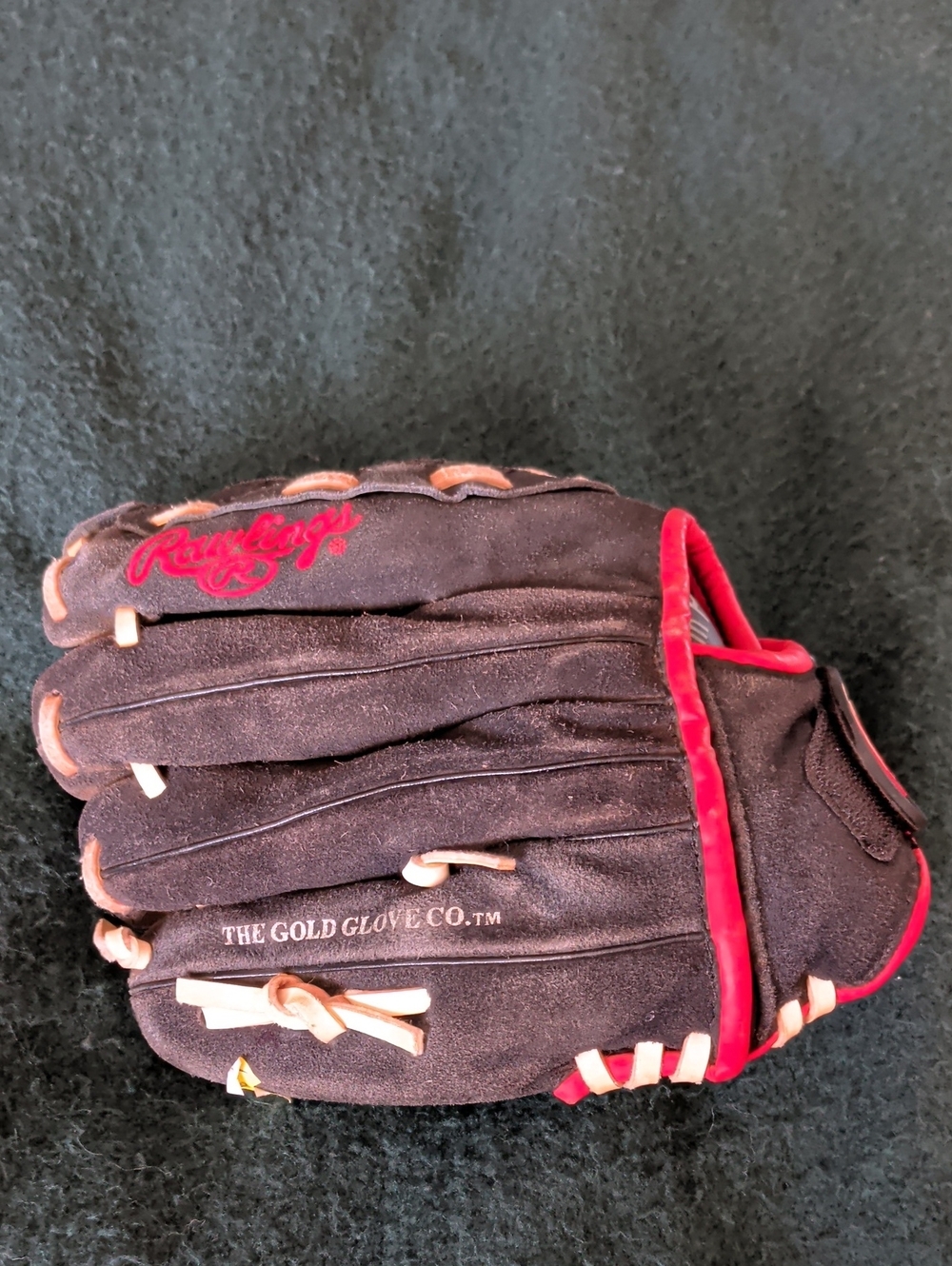 Rawlings Black Glove with Red Accents Men’s Baseball Glove
